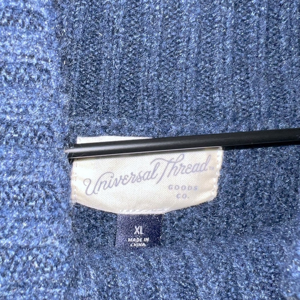 Universal thread sweater - Picture 3 of 3